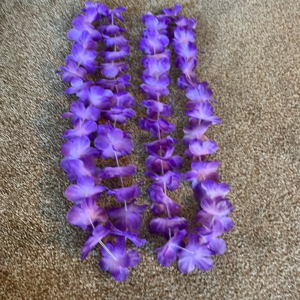 3 Flower leis